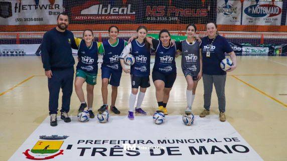 Academia Feminina de Futsal incentiva meninas a entrar em quadra