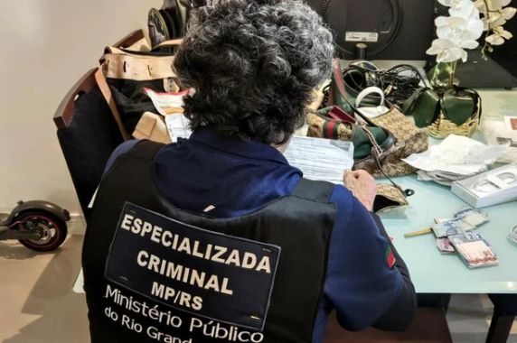 Operação contra grupo ligado a facção no RS mira veículos avaliados em R$ 1,3 milhão; suspeito é preso em flagrante - foto 3