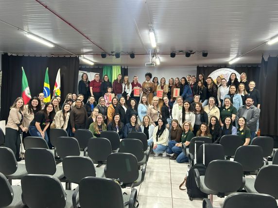 Encontro abordou inclusão, educação antirracista e práticas de leitura e escrita na infância