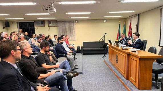 Audiência pública debate reclamações sobre cobranças da Corsan em Ijuí - foto 2