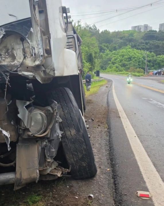 Mulher morre e duas pessoas ficam gravemente feridas em acidente na BR-470, em Bento Gonçalves - foto 3