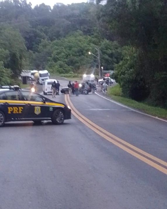 Mulher morre e duas pessoas ficam gravemente feridas em acidente na BR-470, em Bento Gonçalves - foto 2