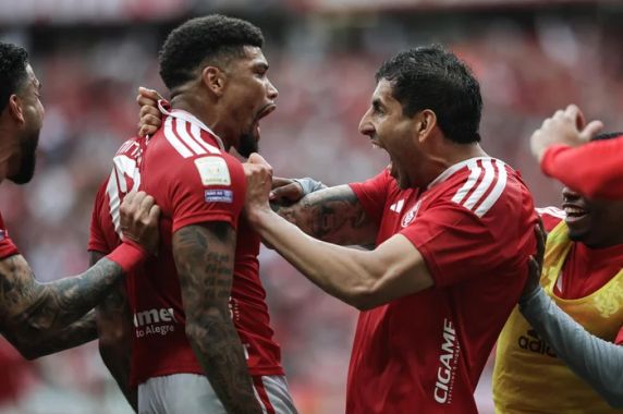 Chuva antes da partida não atrapalhou os 3 a 0 do time de Eduardo Baptista, que pode dormir na 16ª posição caso o Corinthians não vença o Vasco
