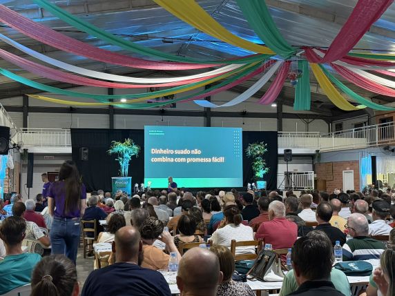 Cooperativa promoveu amplo debate sobre golpes, apostas on-line e segurança digital durante o período assemblear, reforçando o compromisso com a proteção dos cooperados