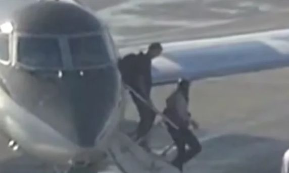 Senador desembarcou em Miami por volta das 10h30min desta quarta-feira