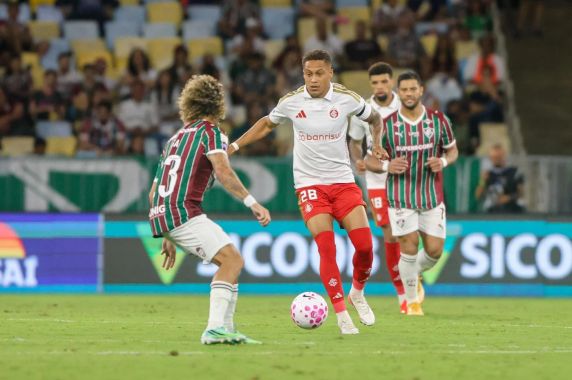 Alan Patrick abriu o marcador para o time de Eduardo Baptista no início do segundo tempo; Hércules empatou e Lucho Acosta virou para a equipe carioca