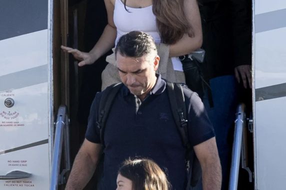 Flávio Bolsonaro se diz "presidente eleito" em carta golpista, apaga postagem e se autodeclara "líder do Brasil"