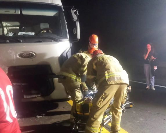 Grave acidente entre caminhão e veículo da Prefeitura de Trindade do Sul é registrado na BR-386 - foto 2