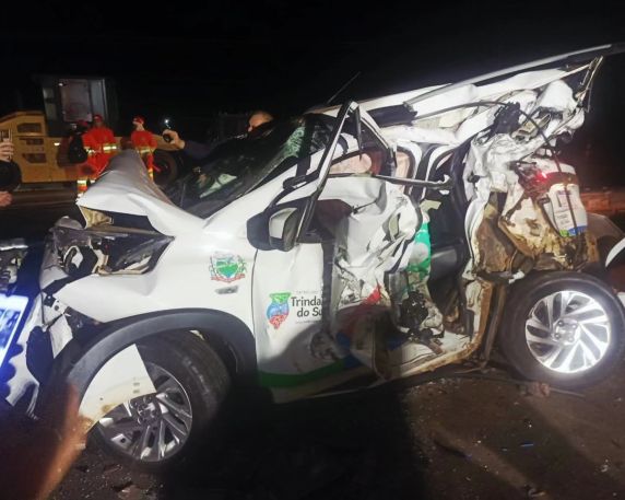 Grave acidente entre caminhão e veículo da Prefeitura de Trindade do Sul é registrado na BR-386 - foto 3