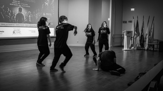 Espetáculo NU ME reúne mais de 300 jovens e promove reflexão sobre bullying e preconceito por meio da dança - foto 3