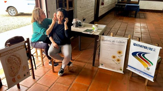 Atividade teve orientações sobre auriculoterapia e apresentação do Programa Família Acolhedora