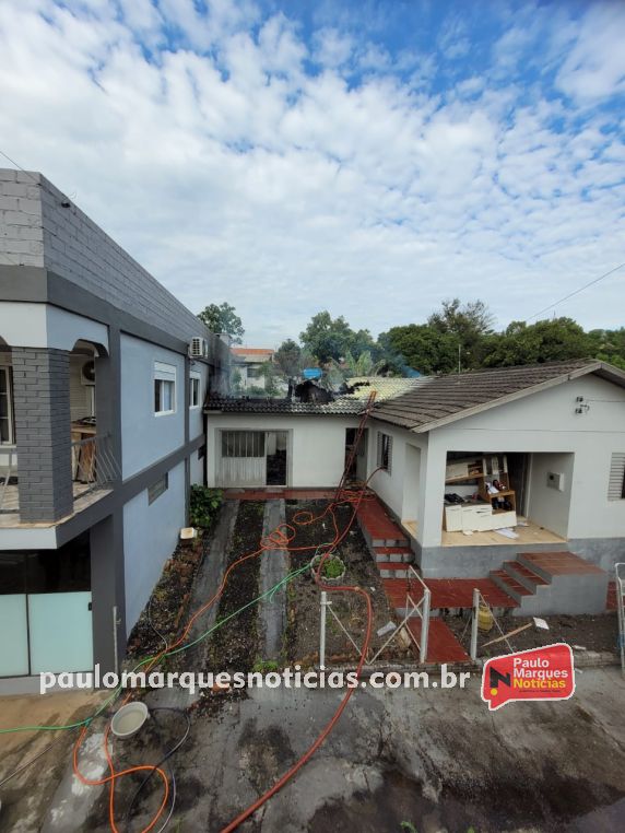 Incêndio atinge residência no Centro de Boa Vista do Buricá - foto 2