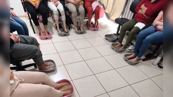 Encontro no ESF 2 reuniu práticas de meditação guiada, aromaterapia e escalda-pés