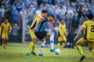 Em jogo truncado, Grêmio vence Cascavel de virada no primeiro teste da intertemporada