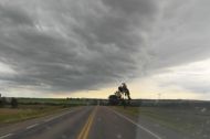 Mais de 15 municípios já registram danos em razão do vento ou da chuva no RS; rajadas ultrapassaram 100km/h
